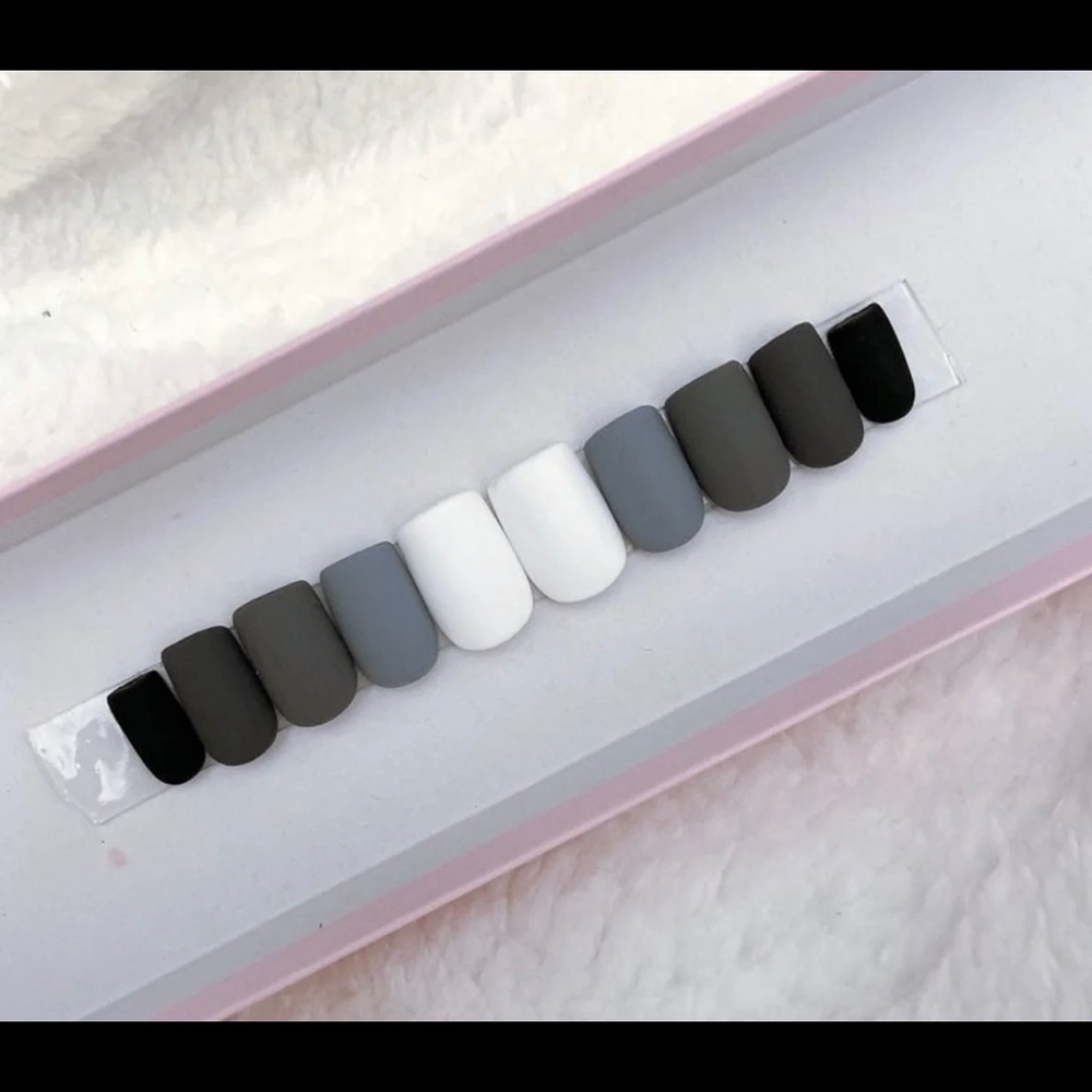 Press on nails